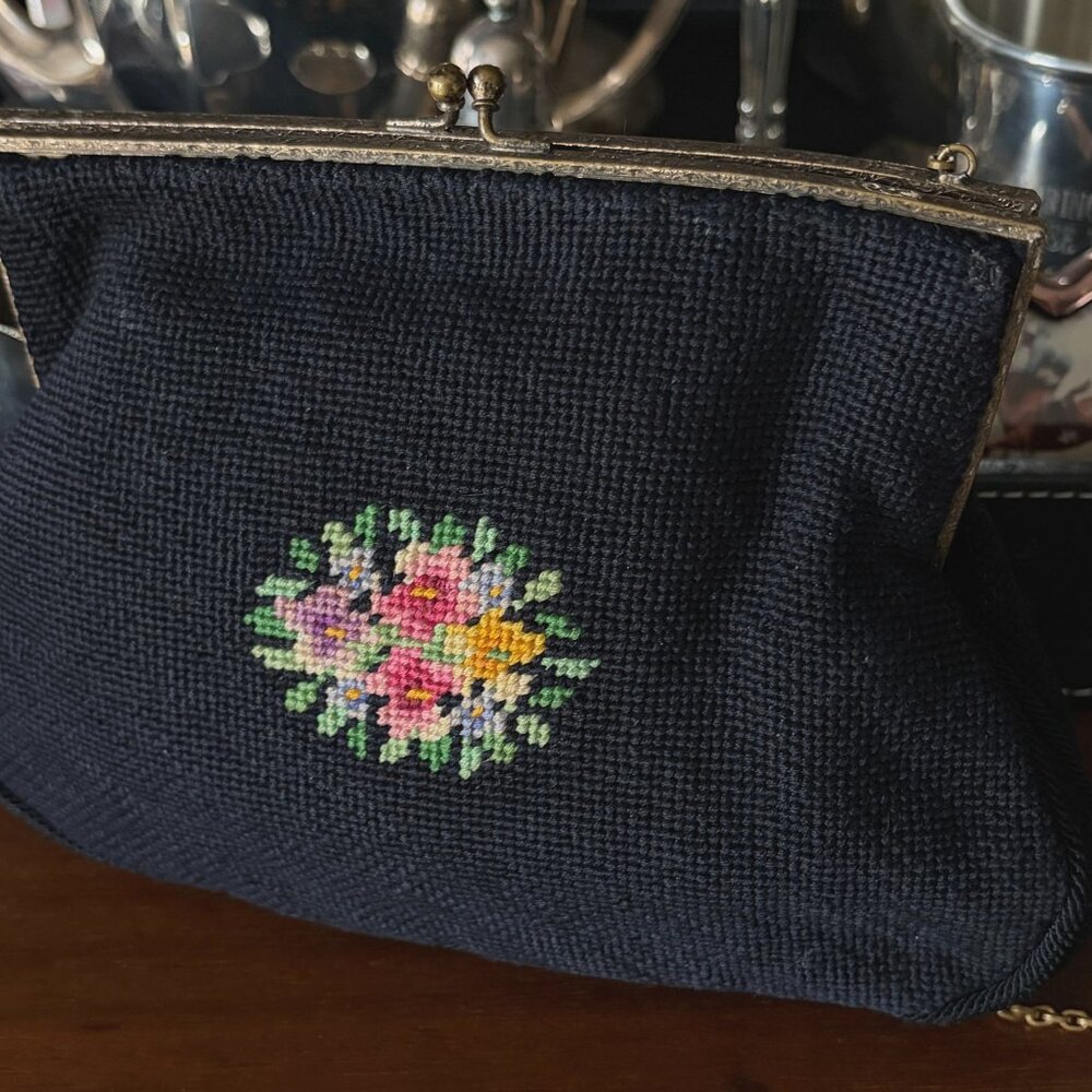 Vtg Black Needlepoint Floral Clutch Purse Gold Tone Kiss Lock Ornate Frame Chain - Picture 5 of 8